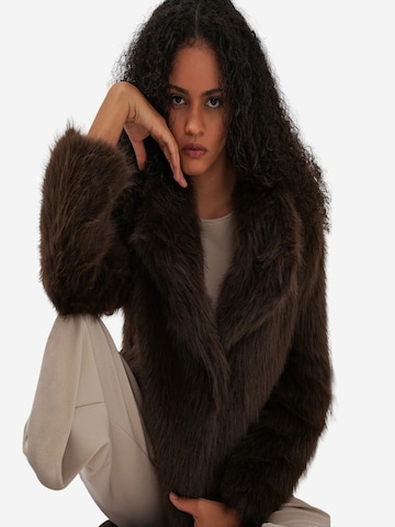 Bigdart - Sobretudo de inverno 'Kunstpelzmäntel' em castanho