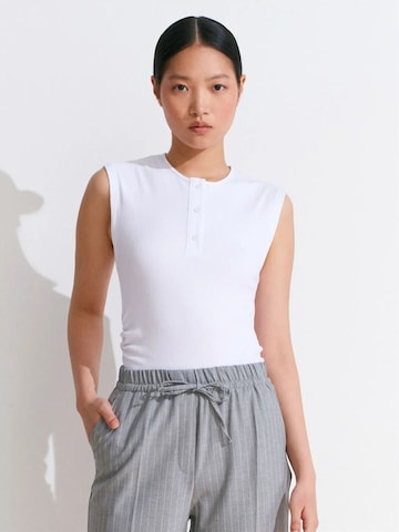 Dilvin - Blusa em branco: frente