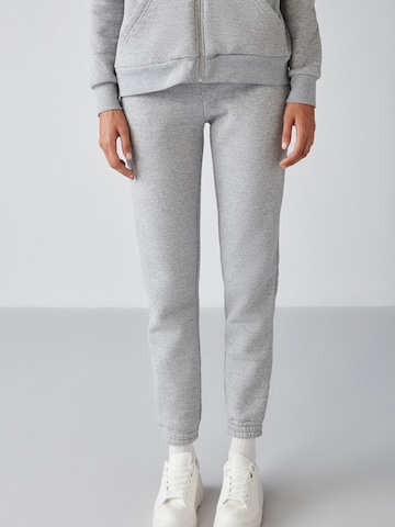 Grimelange Püksid, värv hall: eest vaates