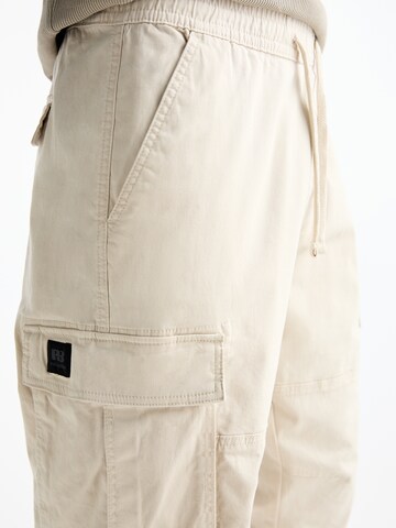 Effilé Pantalon cargo Pull&Bear en blanc