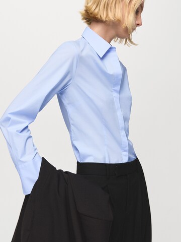 MANGO Blouse 'SOFIA' in Blauw