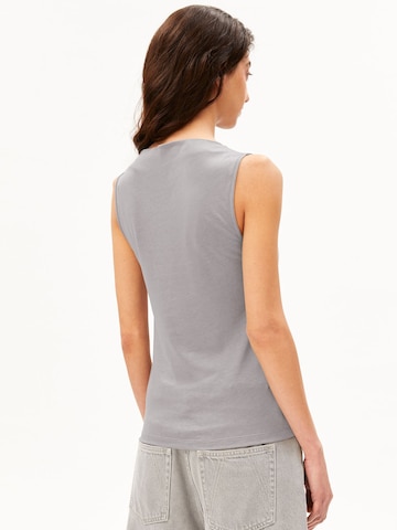 ARMEDANGELS Top LAMINIAA in Grau