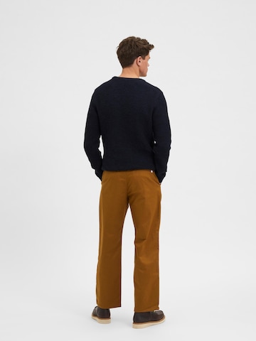 SELECTED HOMME Loose fit Chino Pants 'Salford' in Brown