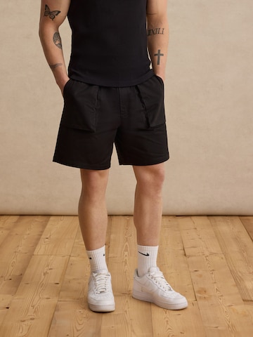 DAN FOX APPAREL Regular Shorts 'Yunus' in Schwarz: predná strana