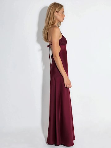 Hiccup - Vestido em vermelho