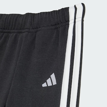 Survêtement 'Essentials' ADIDAS SPORTSWEAR en vert
