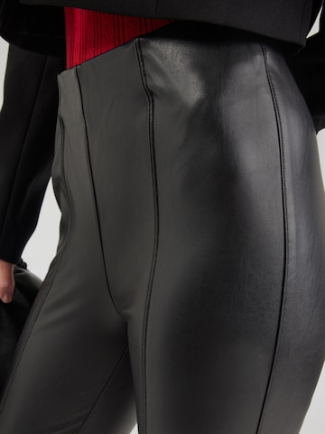 Skinny Leggings de la COMMA pe negru
