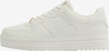 Sneaker bassa di Bershka in bianco: frontale