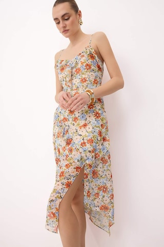 Robe Trendyol en mélange de couleurs : devant