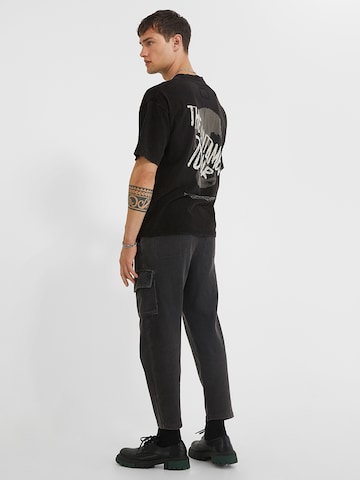 Tricou ' The untamed tour Yoricko 214 ' de la Young Poets pe negru