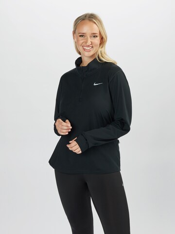 Nike Sportswear Performance Shirt in Black: front