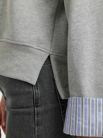 NÜMPH Collegepaita 'NUZARI' värissä harmaa