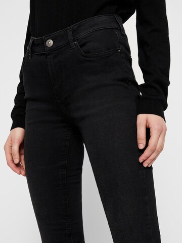 PIECES Slimfit Jeans 'Delly' in Schwarz