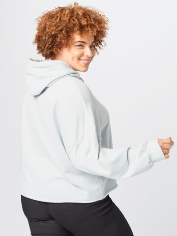 Levi's® Plus Sweatshirt 'PL Cropped Prism Hoodie' in Grau