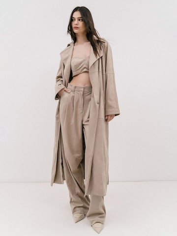 4TAILORS Välikausitakki 'Chili' värissä beige: etupuoli