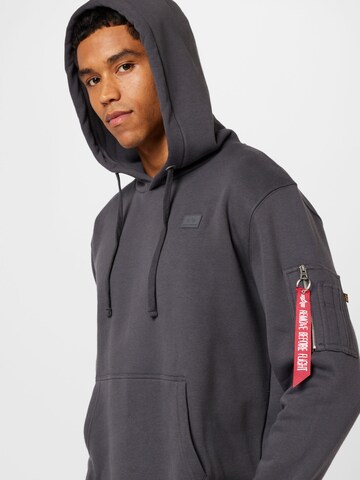 ALPHA INDUSTRIES - Sweatshirt em cinzento