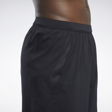 Slimfit Pantaloni sport de la Reebok pe negru