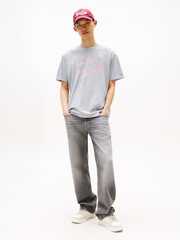 Tommy Jeans Тениска в сиво