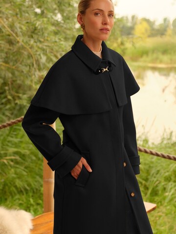 Cappotto di mezza stagione di love & roses in nero