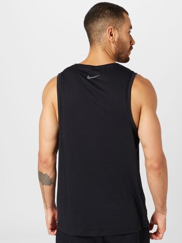 NIKE Sporttop in Schwarz