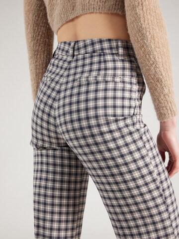 Monki - regular Pantalón de pinzas en gris