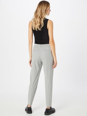 Effilé Pantalon à plis 'Maya' VERO MODA en gris