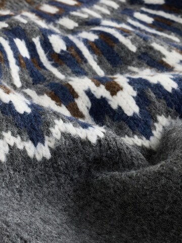Next Pullover in Grau