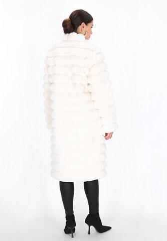 faina Wintermantel in Wit