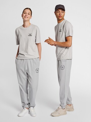 Hummel Tapered Sportbroek in Grijs