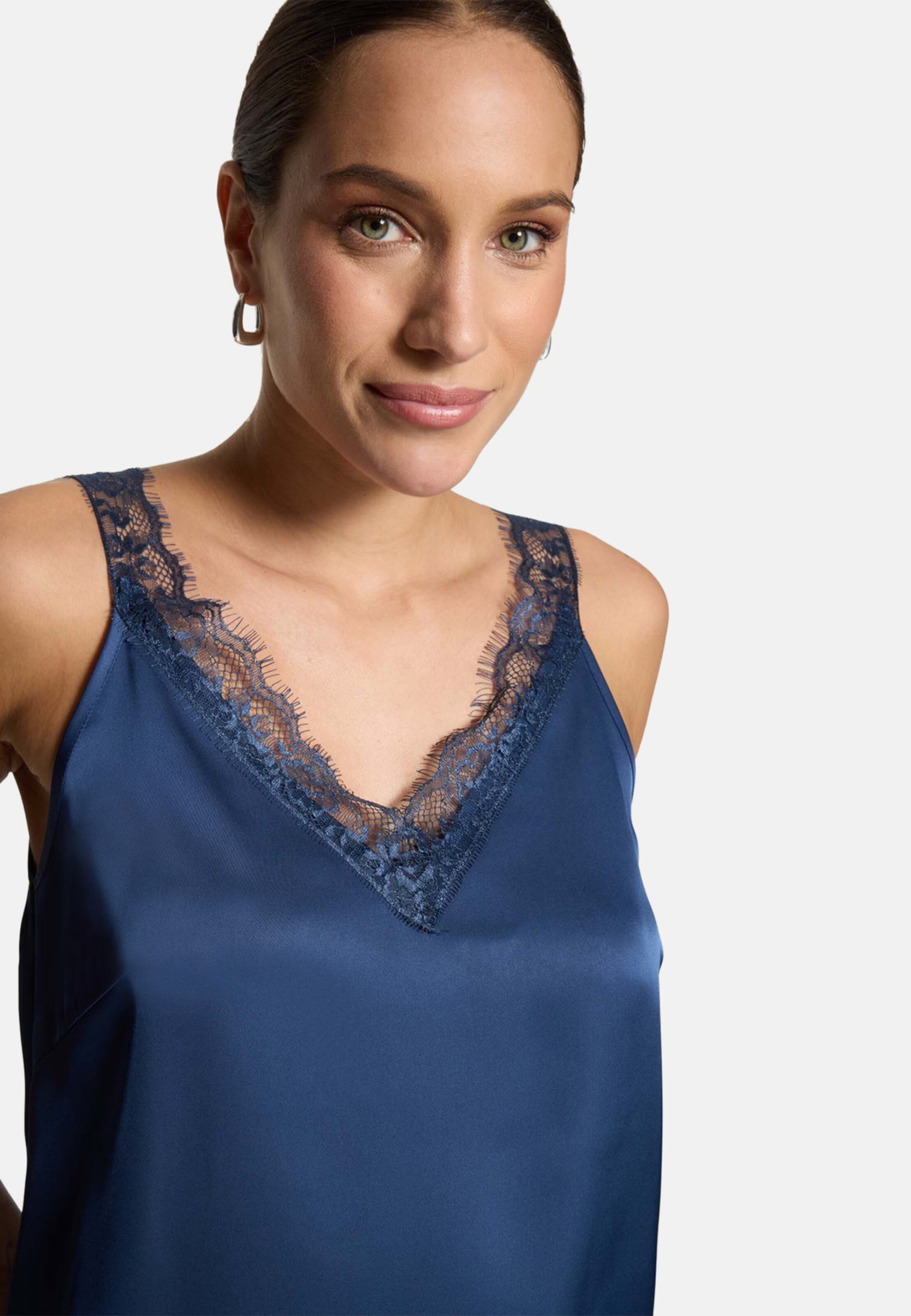zero Basic-Top mit V-Ausschnitt in Blau