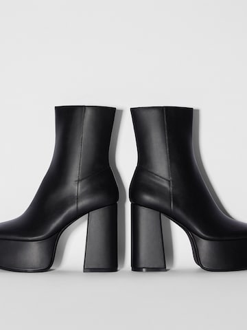 Bershka Stiefelette in Schwarz