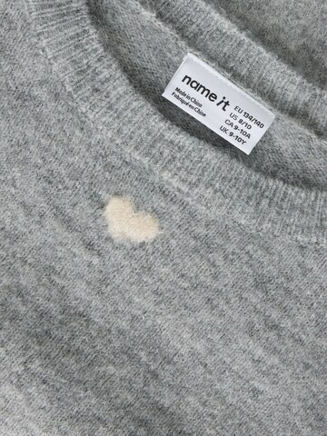NAME IT - Jersey en gris