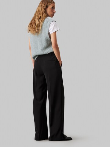Calvin Klein Wide leg Pleat-front trousers in Black