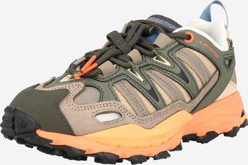 ADIDAS ORIGINALS - Zapatillas deportivas bajas 'Hyperturf Adventure' en marrón: frente