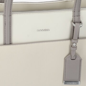 Calvin Klein Shopper 'Must' in Beige