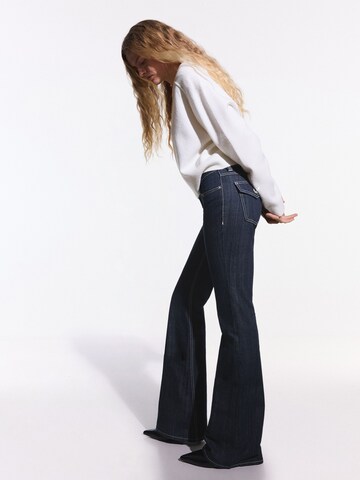 Bershka Разкроени Дънки в синьо