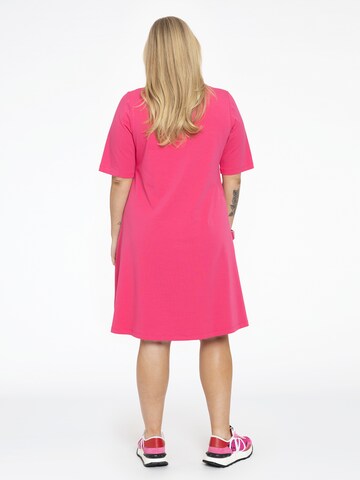 Yoek Kleid in Pink