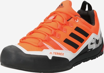 Scarpa bassa 'Swift Solo Approach' di ADIDAS TERREX in arancione: frontale