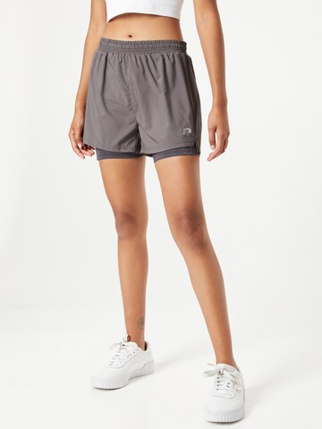 Newline Regular Sportshorts in Grau: predná strana