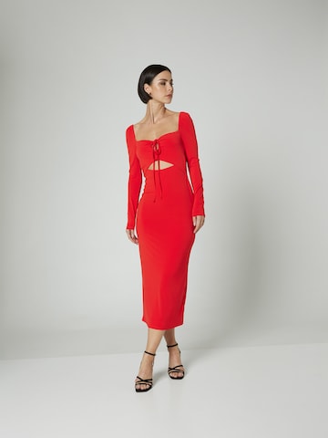 A LOT LESS فستان 'Eliza' بلون أحمر