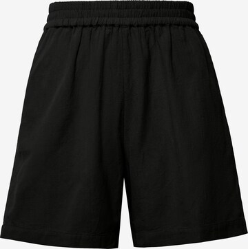 Studio Untold Trousers in Black: front