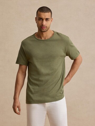 DAN FOX APPAREL Тениска 'Caspar' в зелено: отпред