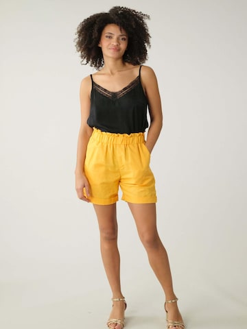 Regular Pantalon 'Levna' Deeluxe en jaune