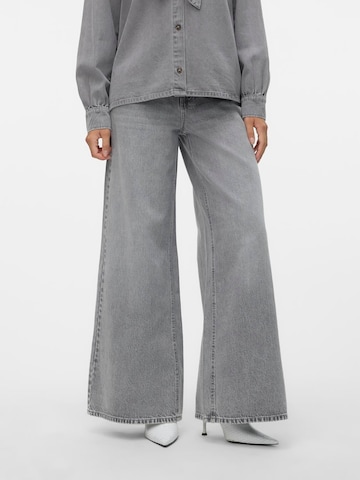VERO MODA - Loosefit Vaquero '10317636' en gris: frente
