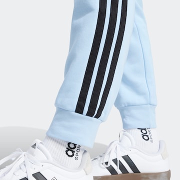 mėlyna ADIDAS SPORTSWEAR Siaurėjantis Sportinės kelnės 'Essentials'
