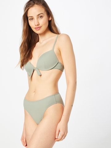 Slip costum de baie de la ESPRIT pe verde