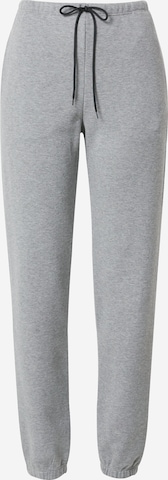 F_WD Tapered Broek in Grijs: voorkant