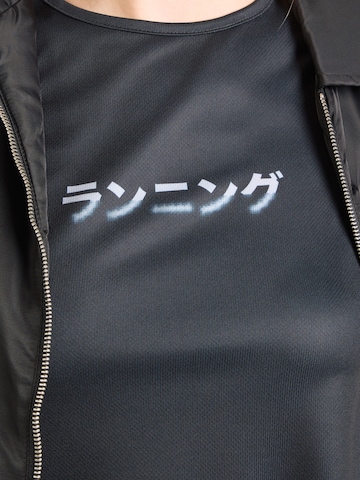 Tricou funcțional de la MIZUNO pe negru