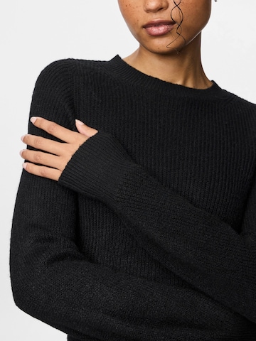 PIECES - Vestido de punto 'PCRYDIA' en negro