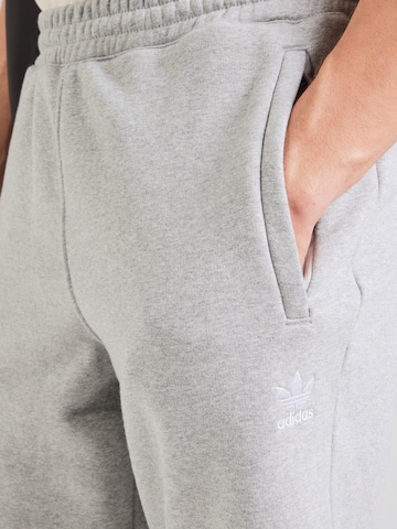 ADIDAS ORIGINALS Обычный Штаны 'Trefoil Essentials' в Серый